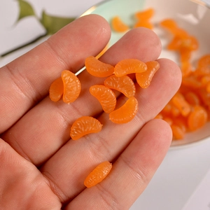 Makro-Detail von künstlichen Harz-Orangenscheiben für DIY-Handyhüllen und Dekoration