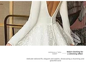Détail d'une robe de mariée avec dos en V profond et boutons de perles délicats