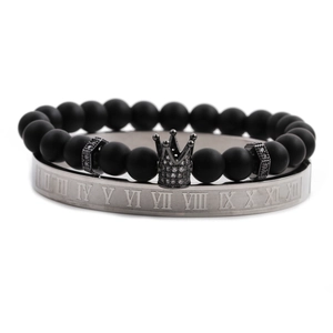 Ensemble bracelet jonc à chiffres romains et bracelet perles noires avec couronne