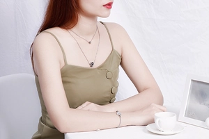 Silver stainless steel double layer necklace and bracelet set worn by a fashion model