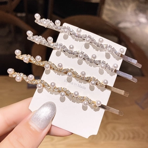 Sparkling rhinestone and pearl hair clip set in gold and silver finish on display card