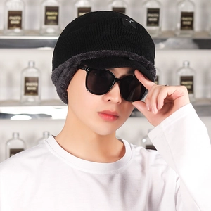 Men's winter knit hat with black fleece lining and visor for outdoor cycling warmth
