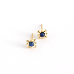 S925 sterling silver gold studs featuring round blue lapis lazuli in sunflower design