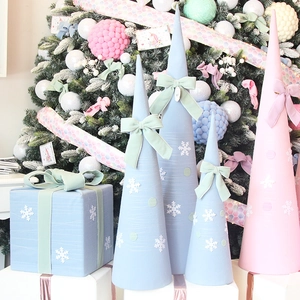 Décoration de Noël cônes en tissu couleurs pastel avec nœuds et flocons de neige