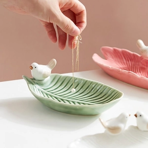 Nordic leaf-shaped ceramic jewelry tray with a 3D bird figurine for elegant storage