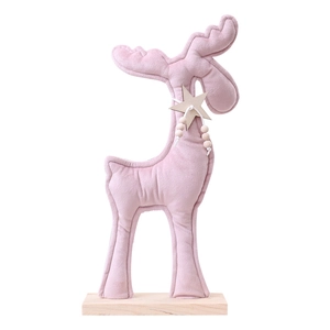 Renne de Noël rose en tissu avec détail étoile en bois sur un socle en bois naturel