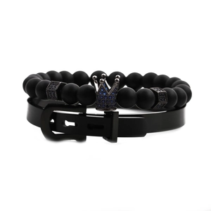 Mattschwarzes Perlenarmband-Set mit Krone, Lederband und blauen Zirkonia-Akzenten