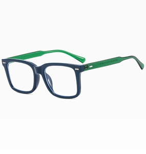 Detailansicht der quadratischen Brille mit blauen Rändern und grünen Bügeln