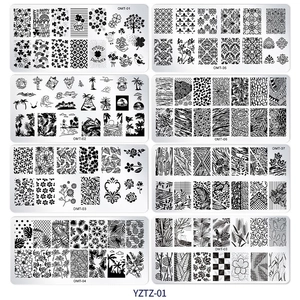 Set mit 8 rechteckigen Metall-Nagelstempelplatten mit floralen und geometrischen Mustern