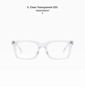 Detailansicht der helltransparenten quadratischen Brille mit Farbvorgabe C05 in Nahaufnahme