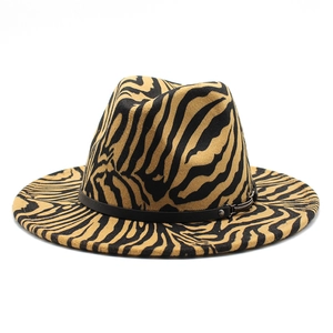 Cappello fedora in feltro zebrato con cinturino in ecopelle nera e fibbia in metallo