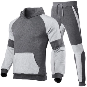 Tweeledig sportpak met grijze hoodie en bijpassende joggingbroek in kleurblok ontwerp