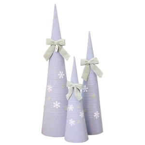 Lot de trois sapins de Noël violets en forme de cône avec motifs flocons et nœuds verts