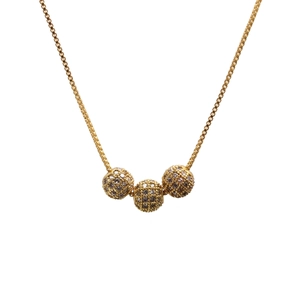 Collier doré avec trois sphères pavées de zircons sur une chaîne vénitienne