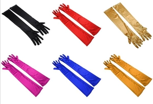 Collezione di guanti lunghi in raso multicolore in nero, rosso, oro, rosa, blu e arancio