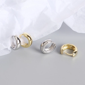 Minimalist high-polish S925 sterling silver huggie earrings in gold and silver finish