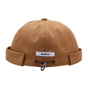 Braune Seemannsmütze mit AceFire-Patch und verstellbarem Kordelzug für Streetstyle