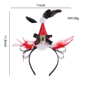 Détail d'un serre-tête bonnet de Noël à paillettes avec plumes pour fêtes de Noël