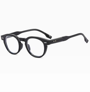 Detailed 45-degree angle of retro black round frame sunglasses with silver arrow studs