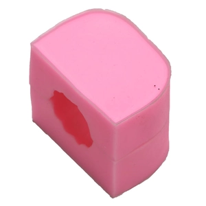 Vista dettagliata dello stampo in silicone rosa per torte 3D a zucca e saponi DIY