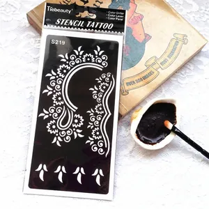 Stencil per tatuaggi all'henné S219 con motivi floreali e onde su carta nera opaca