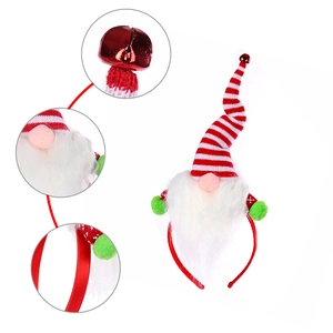 Détail du serre-tête de nain de Noël avec cloche rouge, chapeau rayé et barbe en peluche
