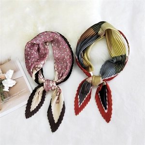 Pleated skinny silk scarf set with vintage geometric patterns and retro color blocks