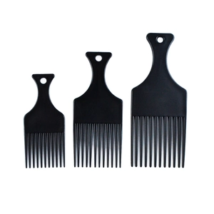 Detailliertes Set aus drei schwarzen Kunststoff-Haarkämmen in klein, mittel und groß