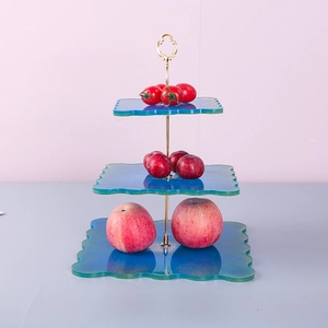 Présentoir à fruits à trois niveaux en résine bleue avec poignée dorée élégante