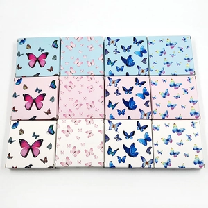Set di 12 scatole quadrate per ciglia con farfalle e finestra in colori assortiti