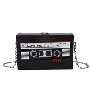Sac bandoulière rétro en forme de cassette pour femme avec chaîne métallique