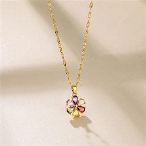 Collana a fiori in oro 18 carats con ciondoli in zirconia colorata dal design floreale
