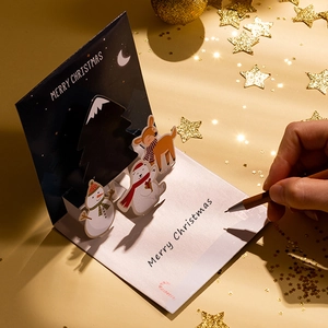 Carte de vœux Noël 3D avec sapin, renne et bonhomme de neige dans un décor festif