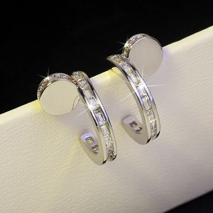 Orecchini a Bottone a Forma di Chiodo in Lega di Rame Colore Argento per Donna Con Strass Incastonati Gioielli Geometrici alla Moda
