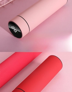 Detail view of smart vacuum flask LED lid showing temperature with matte surface finish