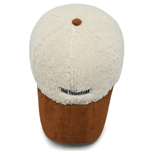 Two-tone sherpa and suede baseball cap with HaiTalentoM embroidery in brown and white