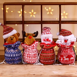 Weihnachts-Kordelzugbeutel aus Strick mit Weihnachtsmann, Schneemann, Rentier und Bär Motiven