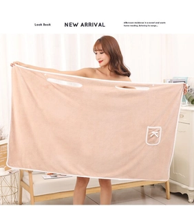 Serviette de bain portable en polaire corail avec trous pour les bras et poche à nœud