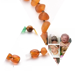 Collage de bracelet en ambre pour bébé avec fermoir de sécurité et détails macro polis