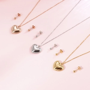Minimalistische Herzanhänger Ketten und Ohrstecker in Gold, Silber und Roségold-Finish