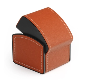 Detailansicht der orangefarbenen PU-Leder-Uhrenbox mit weißer Naht und schwarzem Futter.