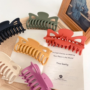 Matte finish large shark hair claws in six Morandi colors for thick hair styling