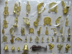 Detailed assortment of golden musical instrument ornaments for Christmas tree decor