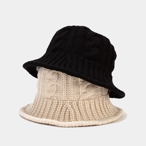 Chapeau de pêcheur en tricot torsadé pour femme pour l'hiver en noir et beige
