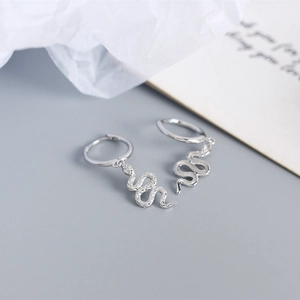 Macro shot of silver snake earrings featuring detailed scale texture and S925 silver finish