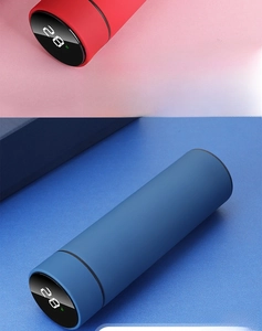 Smart LED touch display showing real-time water temperature on matte thermal bottle top