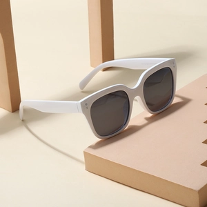 Retro Square Sunglasses Large Frame UV400 Protection PC Material Fashion Outdoor Travel Eyewear Men Women