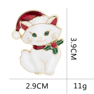 Christmas cat brooch in enamel finish with dimensions of 3.9cm by 2.9cm and 11g weight