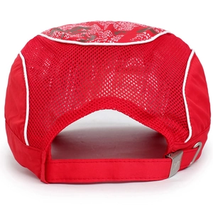 Vue arrière de la casquette de baseball rouge en maille pour enfant à séchage rapide