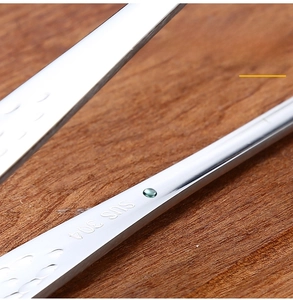 Macro view of food-grade 304 stainless steel tongs showing anti-slip handle and SUS 304 stamp